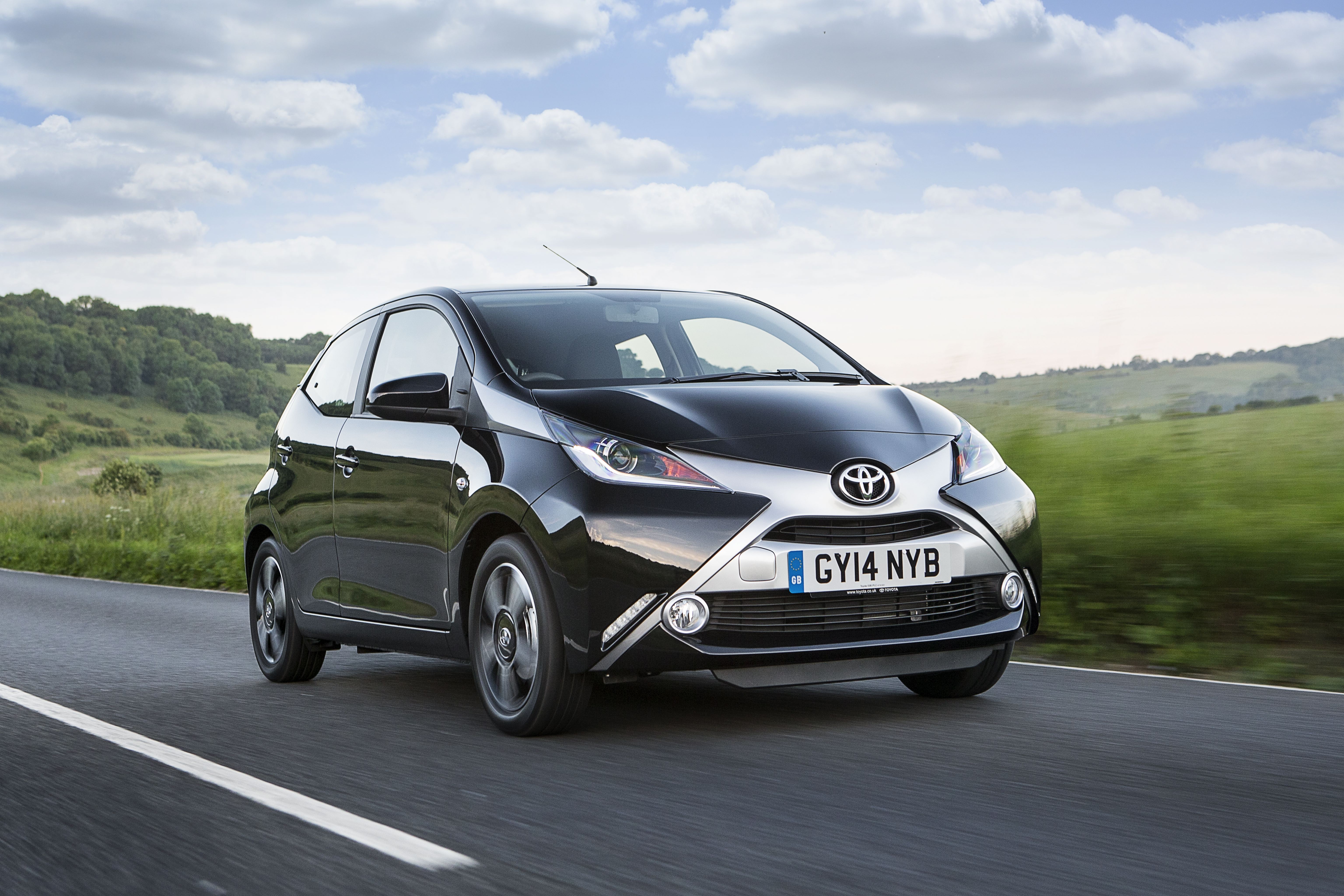 1052476_2014-aygo-rhd-5jpg