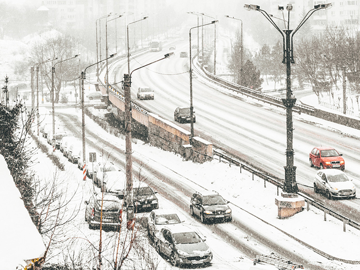 driving-in-snowjpg